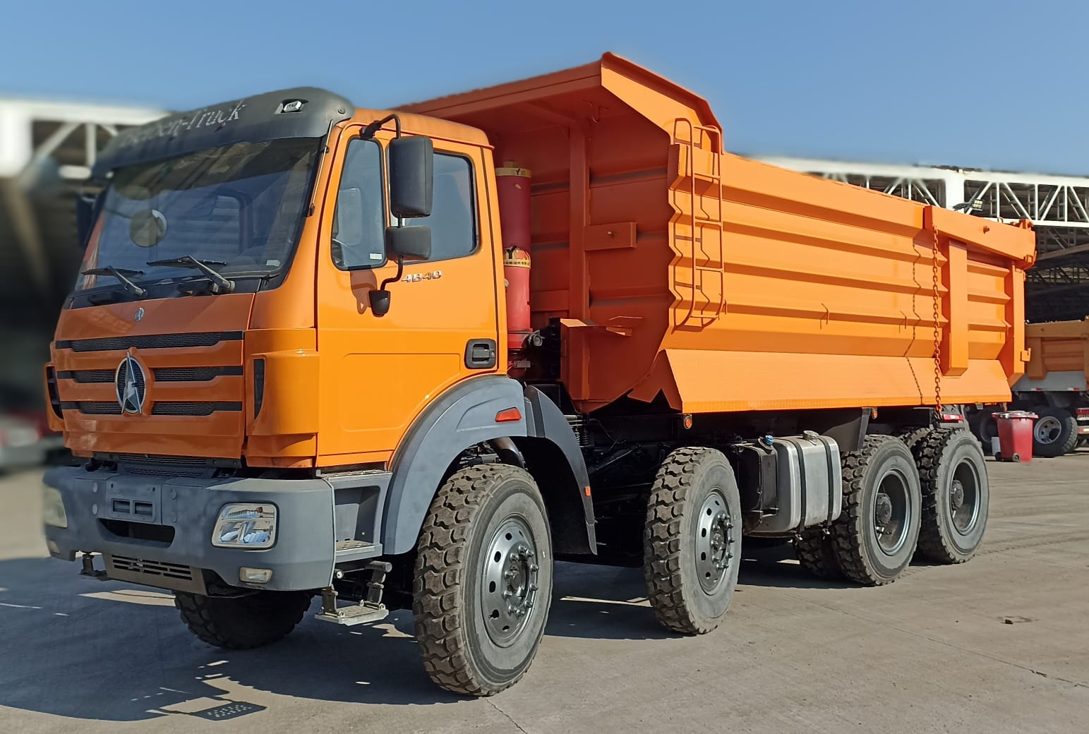 BEIBEN TRUCK Camión Tolva BEIBEN 4840 8x4 – 400 HP – 20 m³